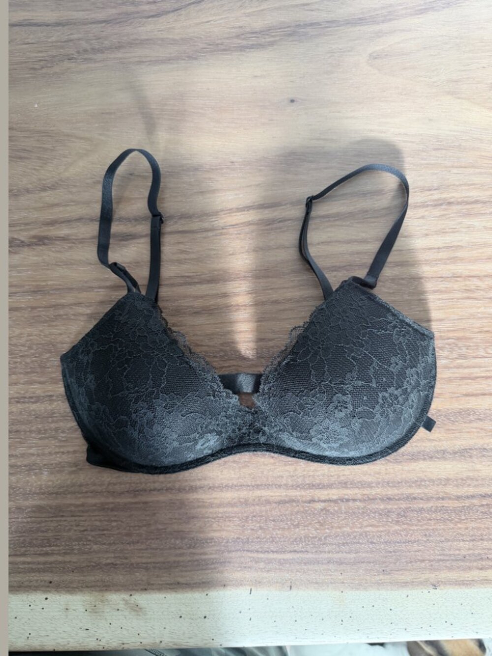 Victoria's Secret 32D Black Lace Padded Wireless Bra No Wire Mesh Back